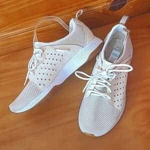 Sperry Neutral Pierced Suede Runners